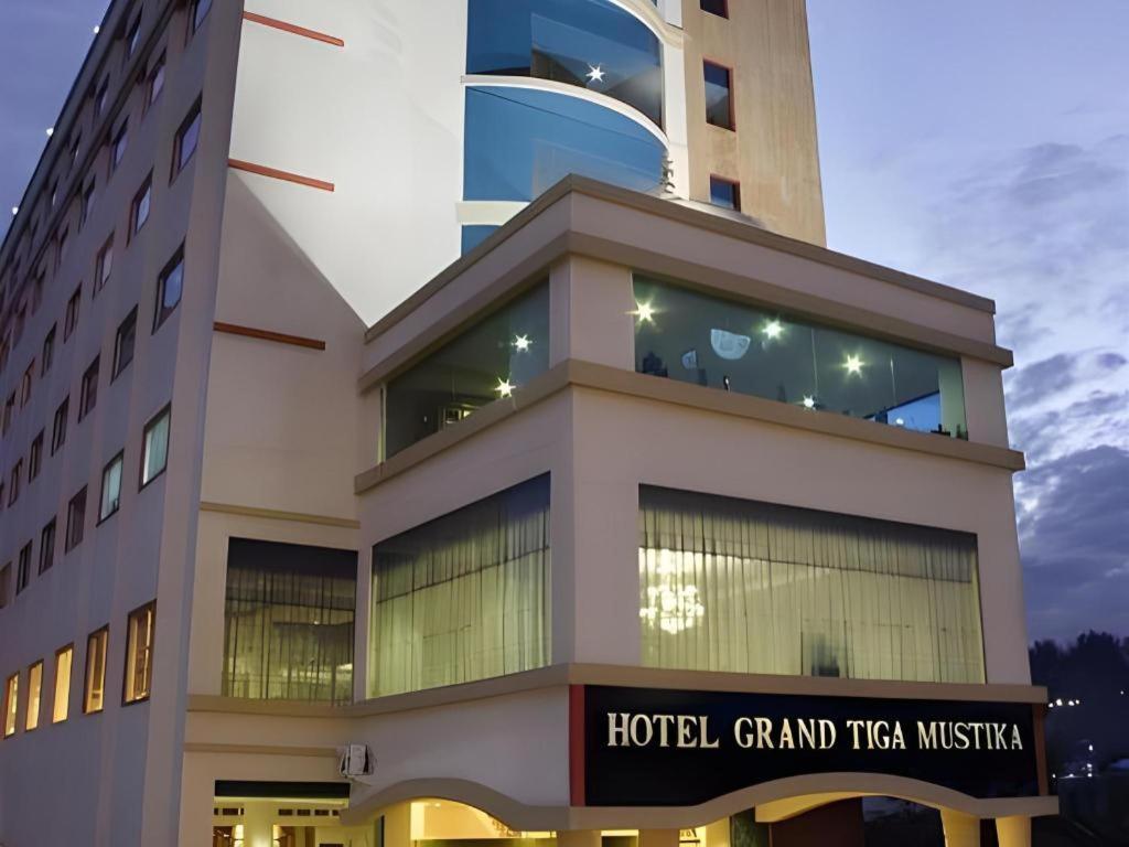 Grand Tiga Mustika Hotel Balikpapan  Exterior photo